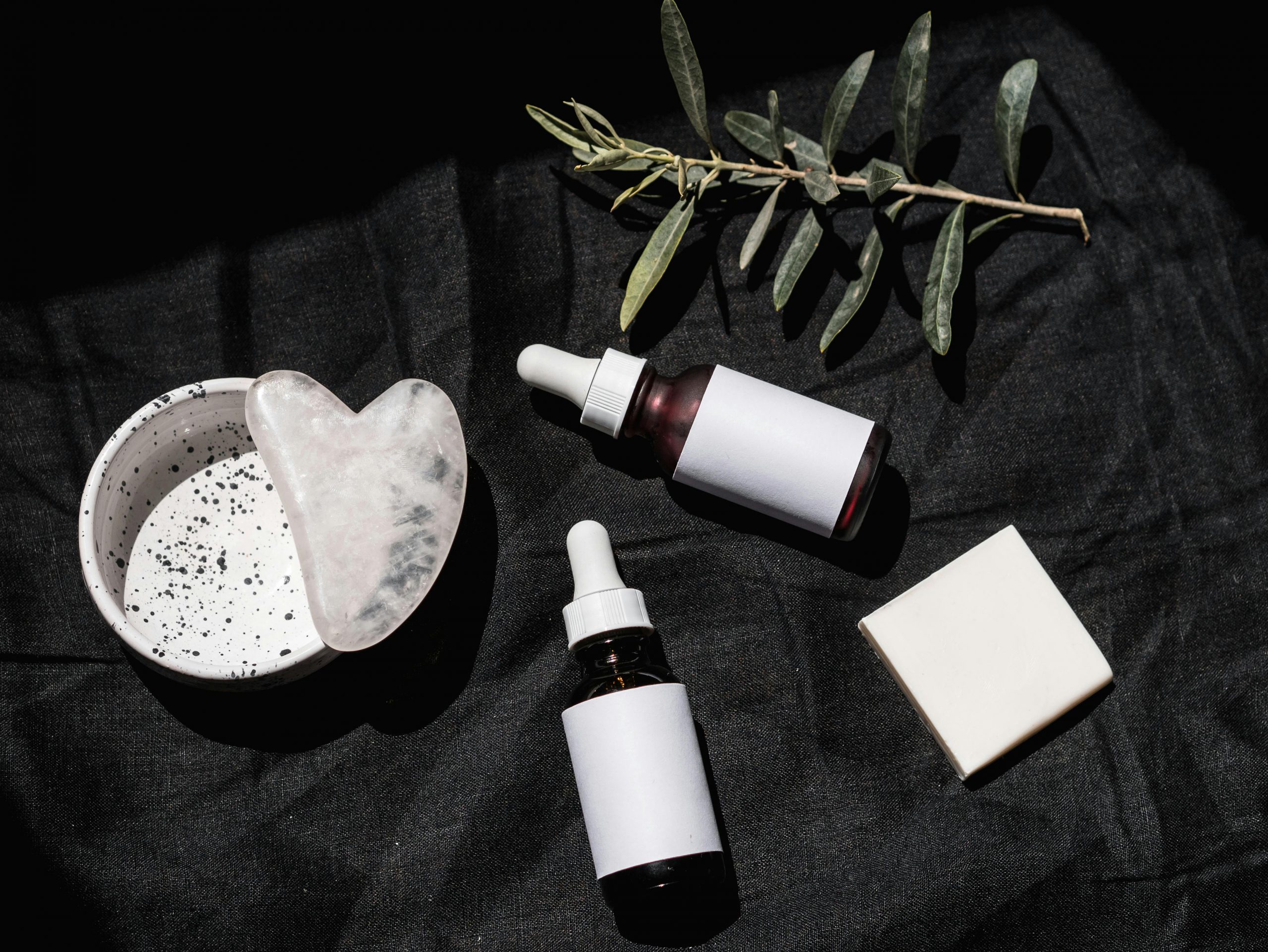 Read more about the article Skincare Simplified: The ‘Skinimalism’ Movement in 2025